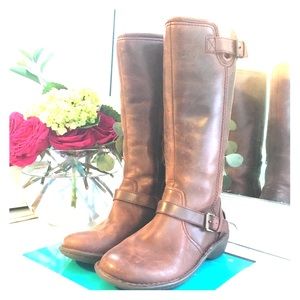 UGG leather half calf boots almost New